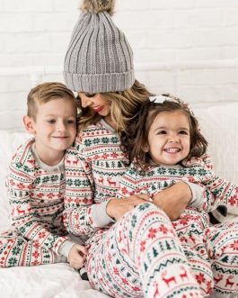 Set de pijamale pentru familie -Pijama de dama, motive de Craciun