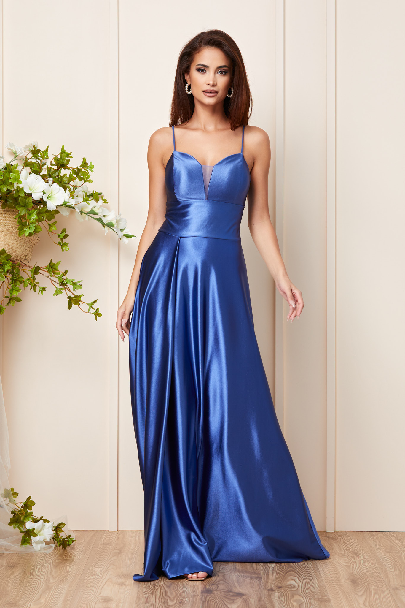 Rochie de ocazie albastra lunga din licra cu bretele spaghetti si fusta ampla